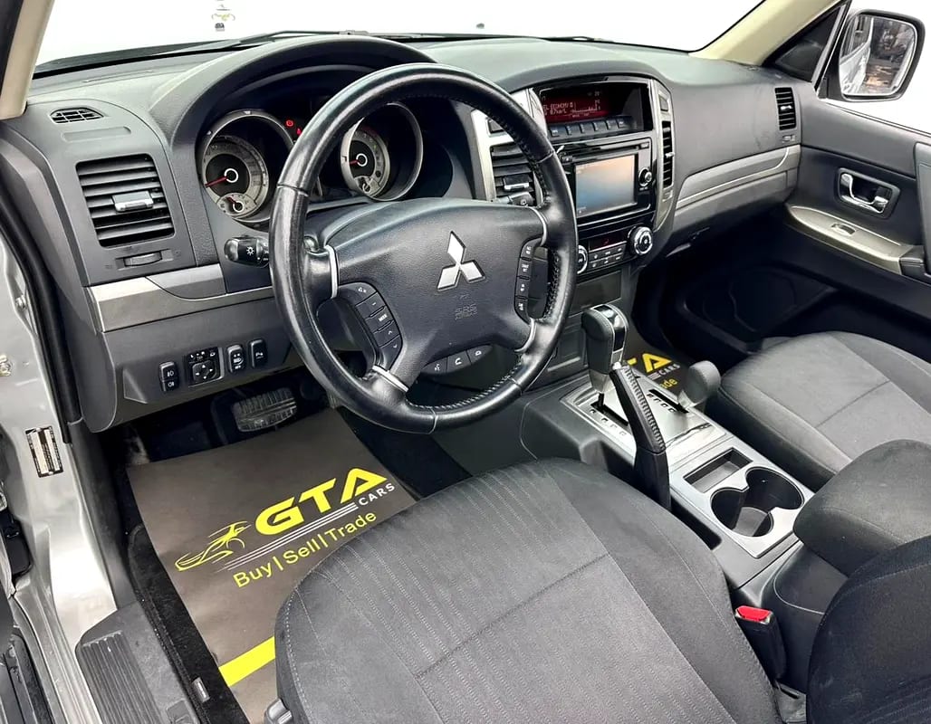 2022 Mitsubishi Pajero GLS, 1 Year Unlimited Km Warranty, Excellent Condition, GCC - Thumbnail 9