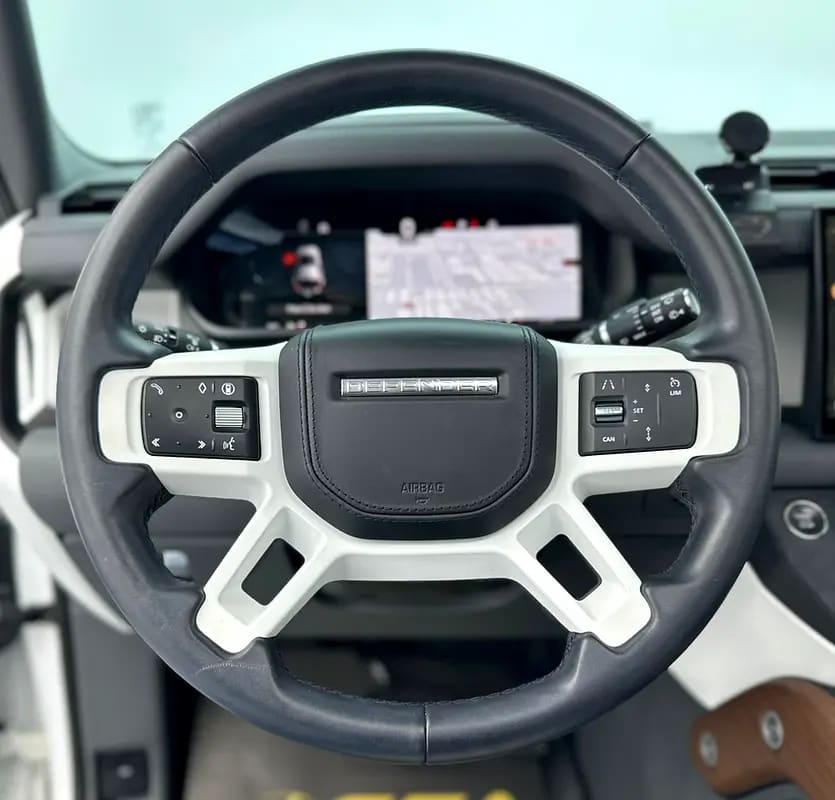 2024 Land Rover Defender 110 HSE, 11/2028 Warranty, 01/2029 Service Contract, Land Rover FSH, GCC - Thumbnail 7