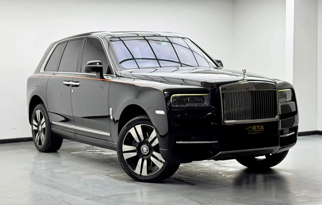2020 Rolls Royce Cullinan, One Year Warranty Unlimited Km, Full Service History, GCC - Thumbnail 3