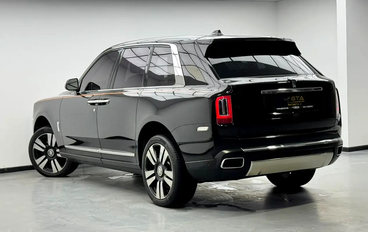 2020 Rolls Royce Cullinan, One Year Warranty Unlimited Km, Full Service History, GCC - Thumbnail 4