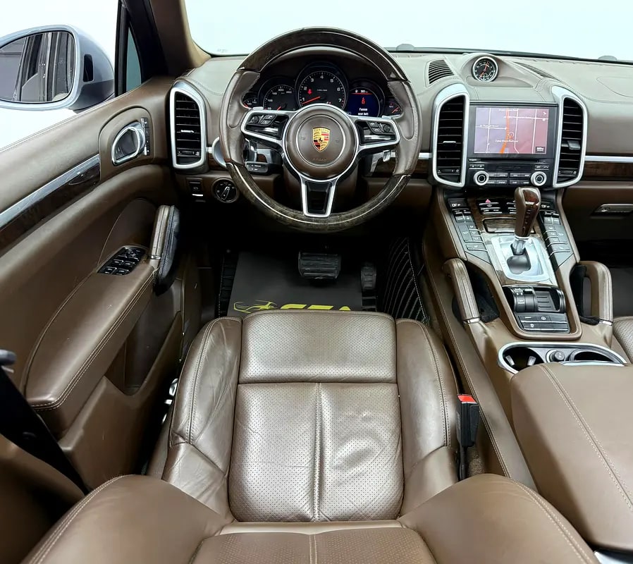 2017 Porsche Cayenne Platinum Edition, Full Service History, Excellent Condition, GCC - Thumbnail 8