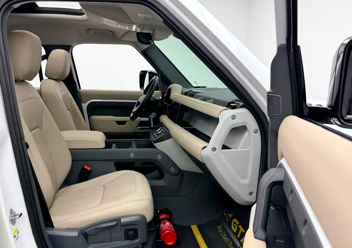 2022 Land Rover Defender 110 S P300, 2026 LR Warranty, Full LR Service History, Fully Loaded, GCC - Thumbnail 9