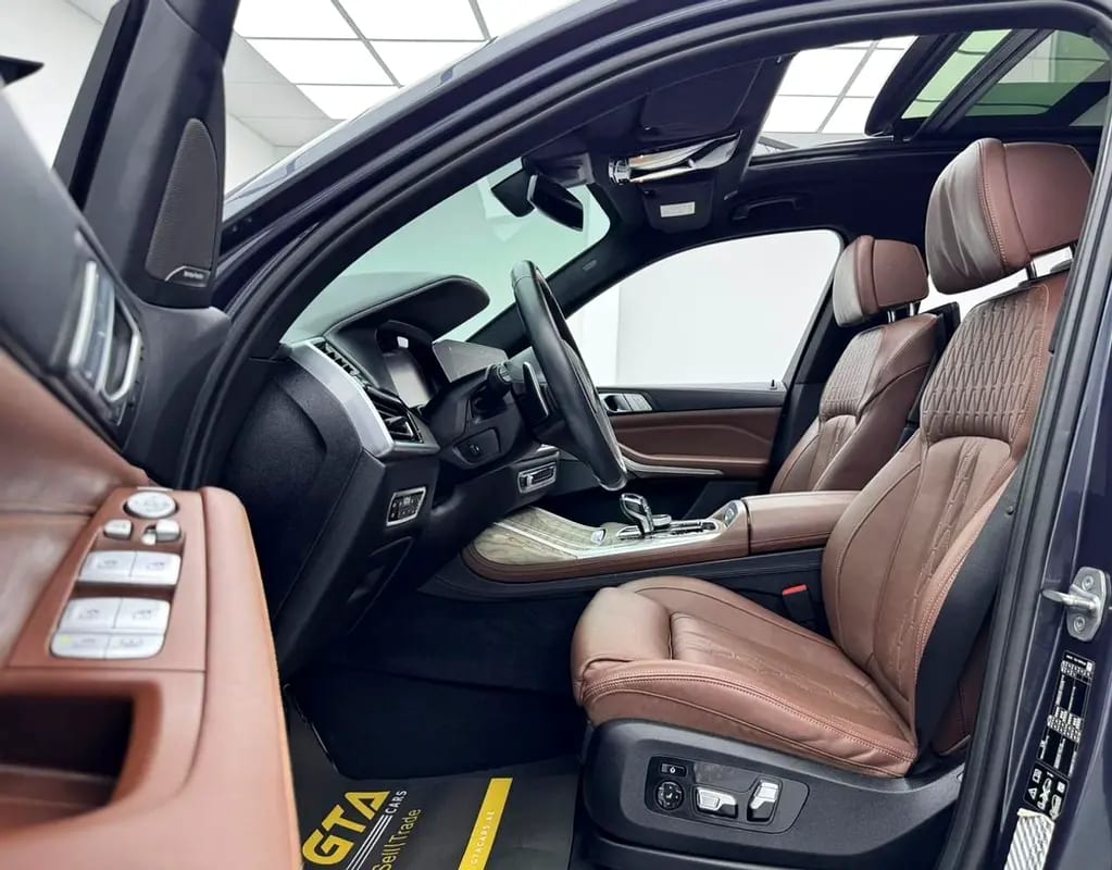 2020 BMW X7 xDrive40i M-Sport, Warranty, Full BMW Service History, 7 Seater, Fully Loaded, GCC - Thumbnail 8