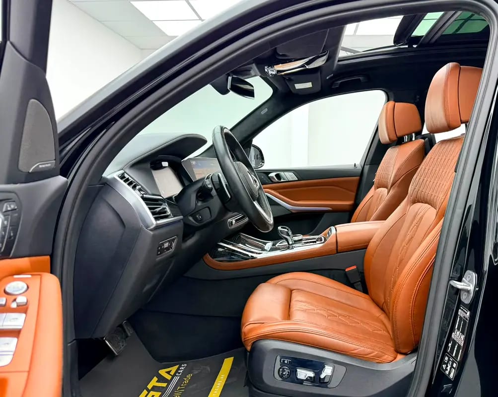 2022 BMW X7 xDrive40i M-Sport, 2027 BMW Warranty + Service Pack, Low Km, 7 Seater, GCC - Thumbnail 8