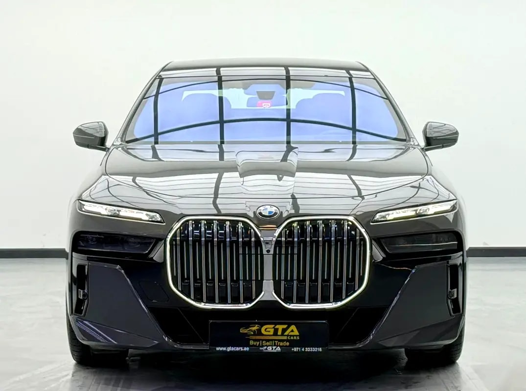 2023 BMW 735i, 2028 BMW Warranty + Service Pack, Full BMW Service History, Low Km, Fully Loaded, GCC - Thumbnail 2