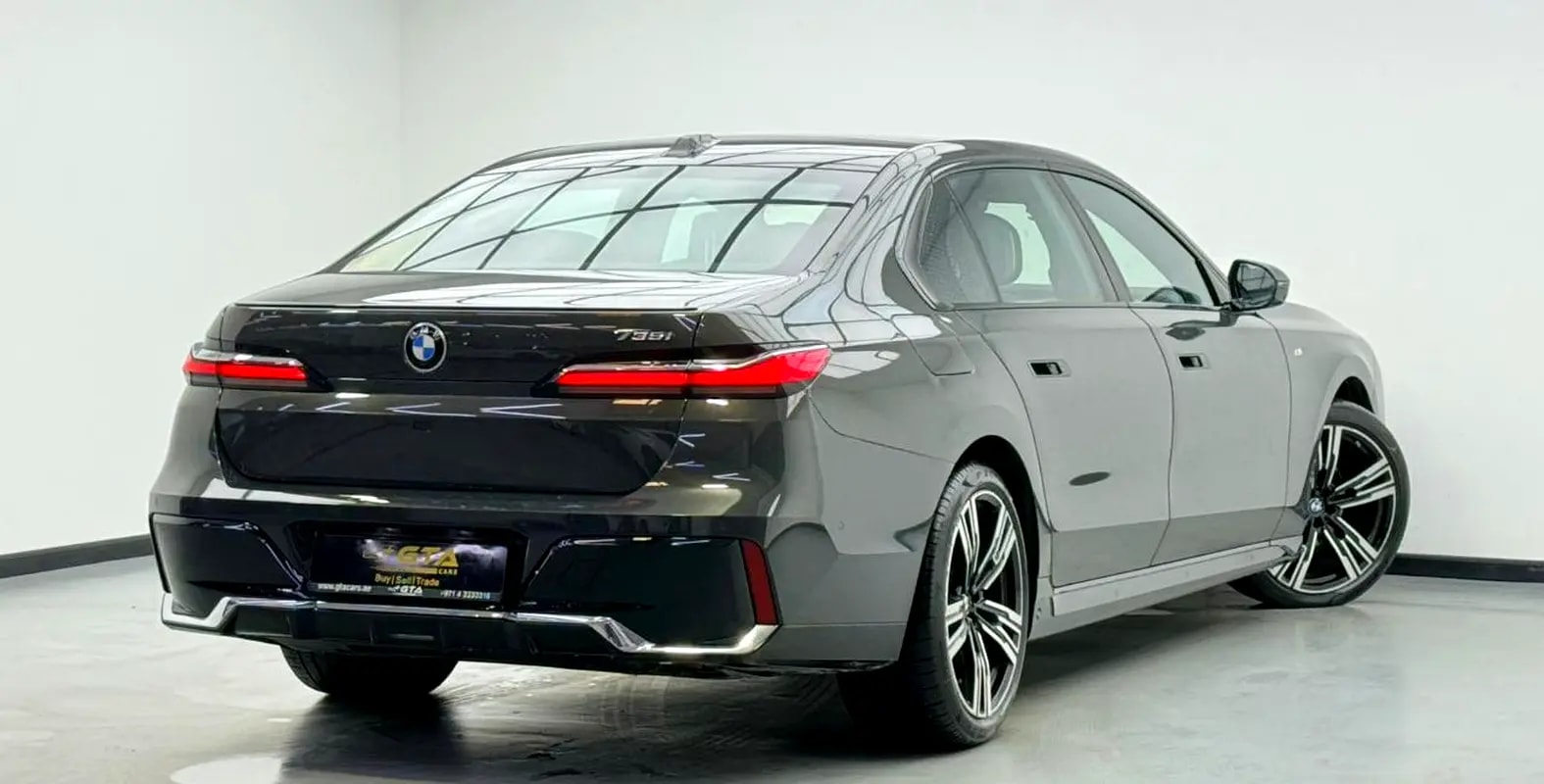 2023 BMW 735i, 2028 BMW Warranty + Service Pack, Full BMW Service History, Low Km, Fully Loaded, GCC - Thumbnail 4