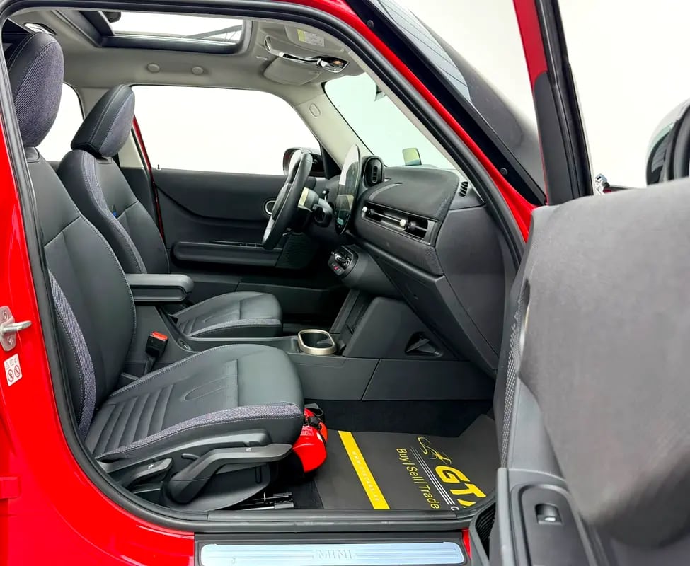 2025 MINI Cooper C, 2027 MINI Warranty + Service Pack, Full MINI Service History, GCC - Thumbnail 9