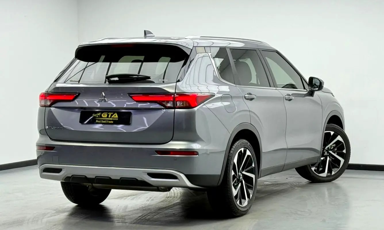 2023 Mitsubishi Outlander, Warranty, Full Mitsubishi Service History, Low Km, GCC - Thumbnail 4