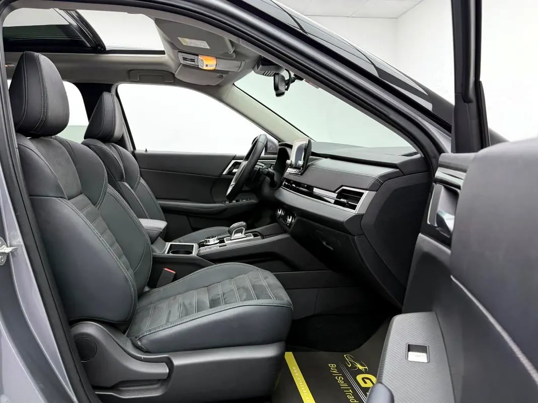 2023 Mitsubishi Outlander, Warranty, Full Mitsubishi Service History, Low Km, GCC - Thumbnail 9