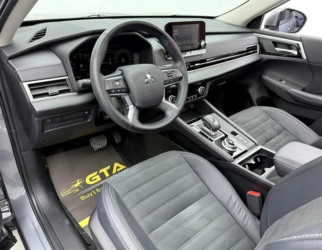 2023 Mitsubishi Outlander, Warranty, Full Mitsubishi Service History, Low Km, GCC - Thumbnail 10