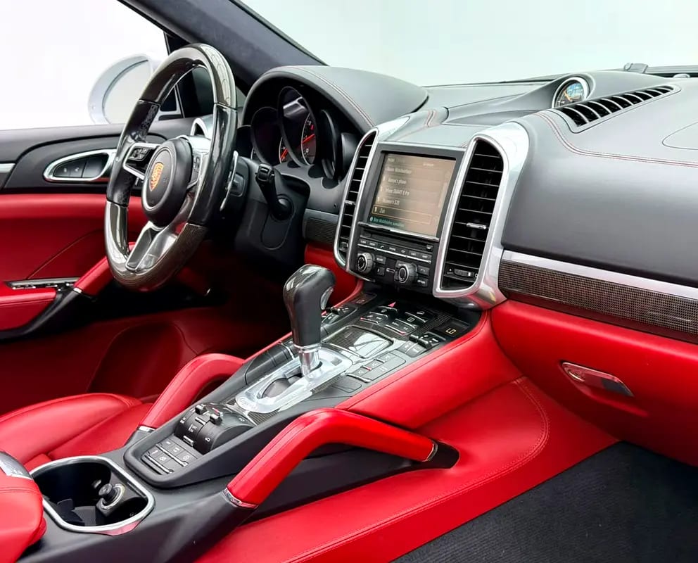 2016 Porsche Cayenne GTS, Full Service History, Carbon Fiber Interior, Excellent Condition, GCC - Thumbnail 7