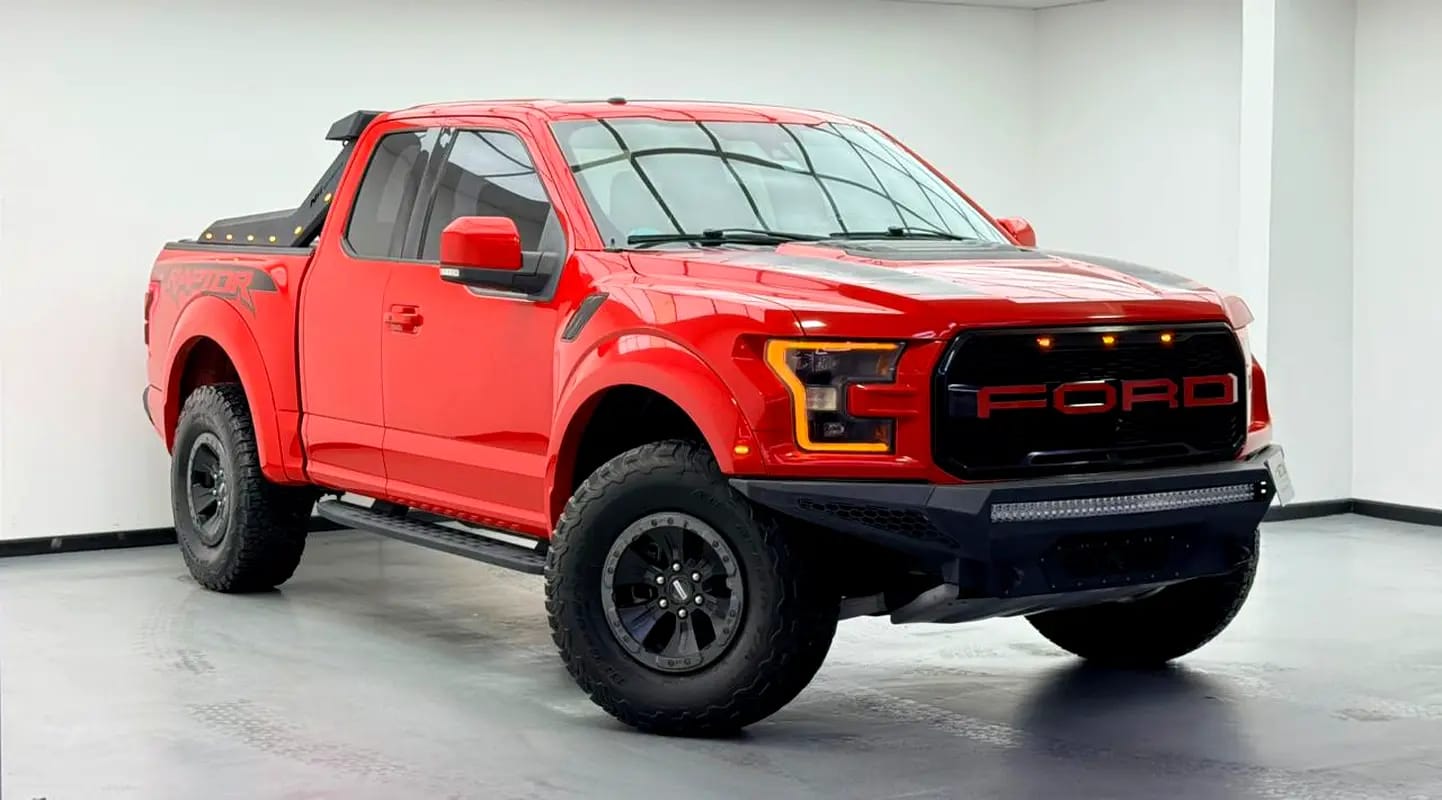 2018 Ford F-150 Raptor, Full Service History, Carbon Fiber Interior, Excellent Condition, GCC - Thumbnail 3