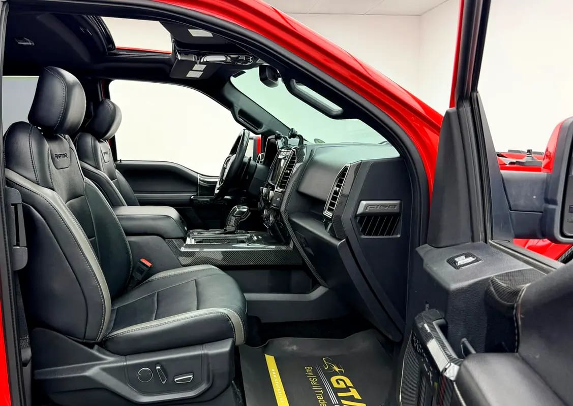 2018 Ford F-150 Raptor, Full Service History, Carbon Fiber Interior, Excellent Condition, GCC - Thumbnail 9