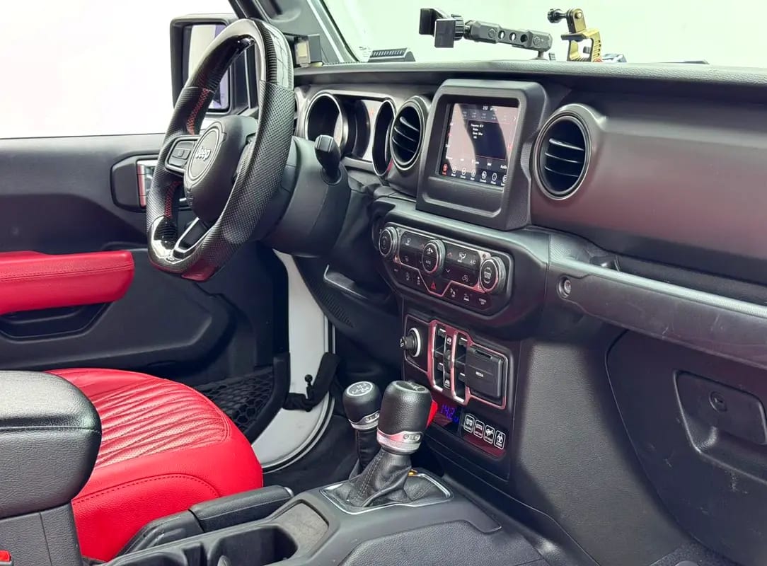 2021 Jeep Gladiator Sport, 2027 Jeep Warranty, Full Jeep Service History, Carbon Fiber Interior, GCC - Thumbnail 7