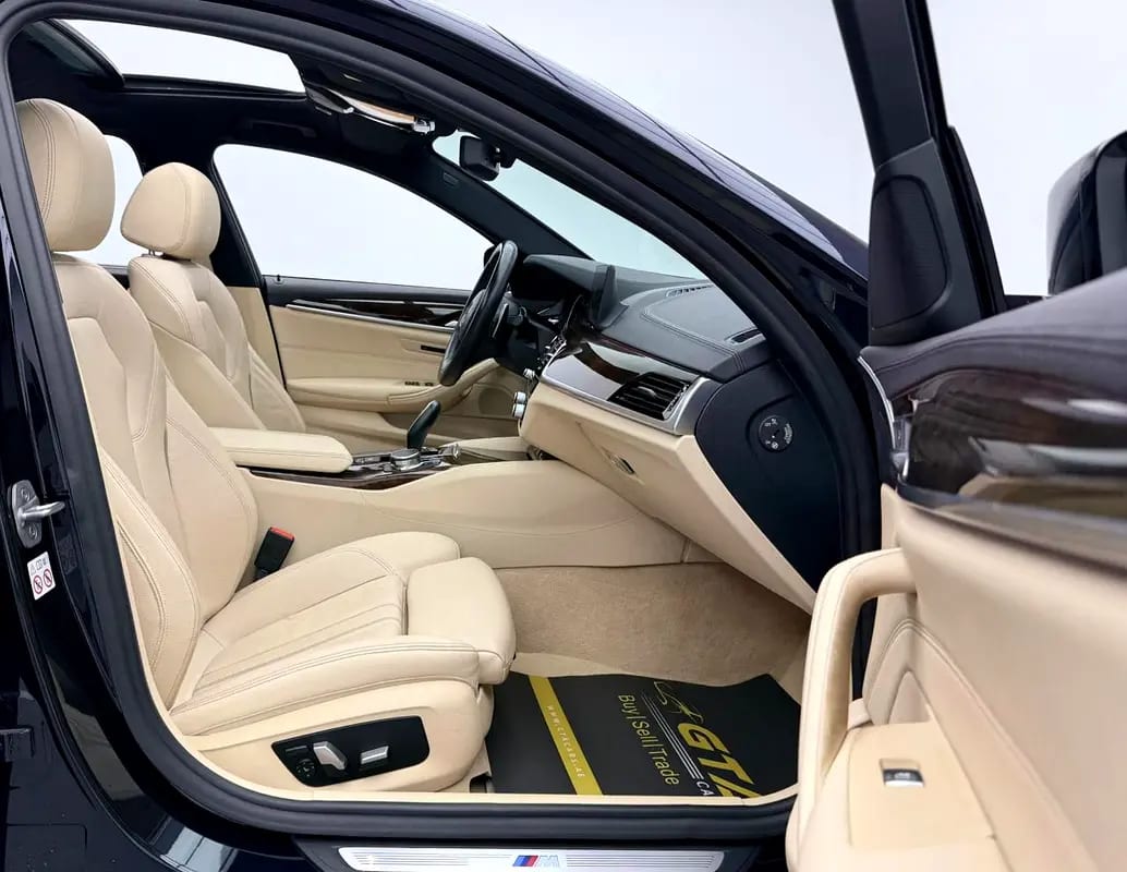 2018 BMW 530i M-Sport, Full Service History, Fully Loaded, Excellent Condition, GCC - Thumbnail 8