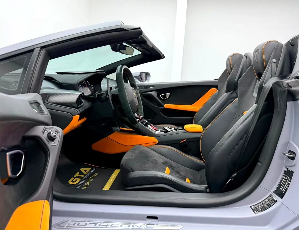 2023 Lamborghini Huracan EVO Spyder, 2027 Lamborghini Warranty, Very Low Km, Fully Loaded, GCC - Thumbnail 10