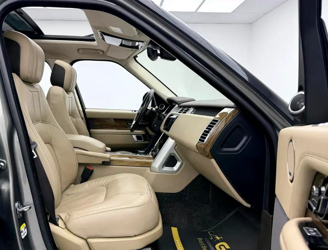 2019 Range Rover Vogue HSE, Warranty, Full Service History, Excellent Condition, GCC - Thumbnail 9