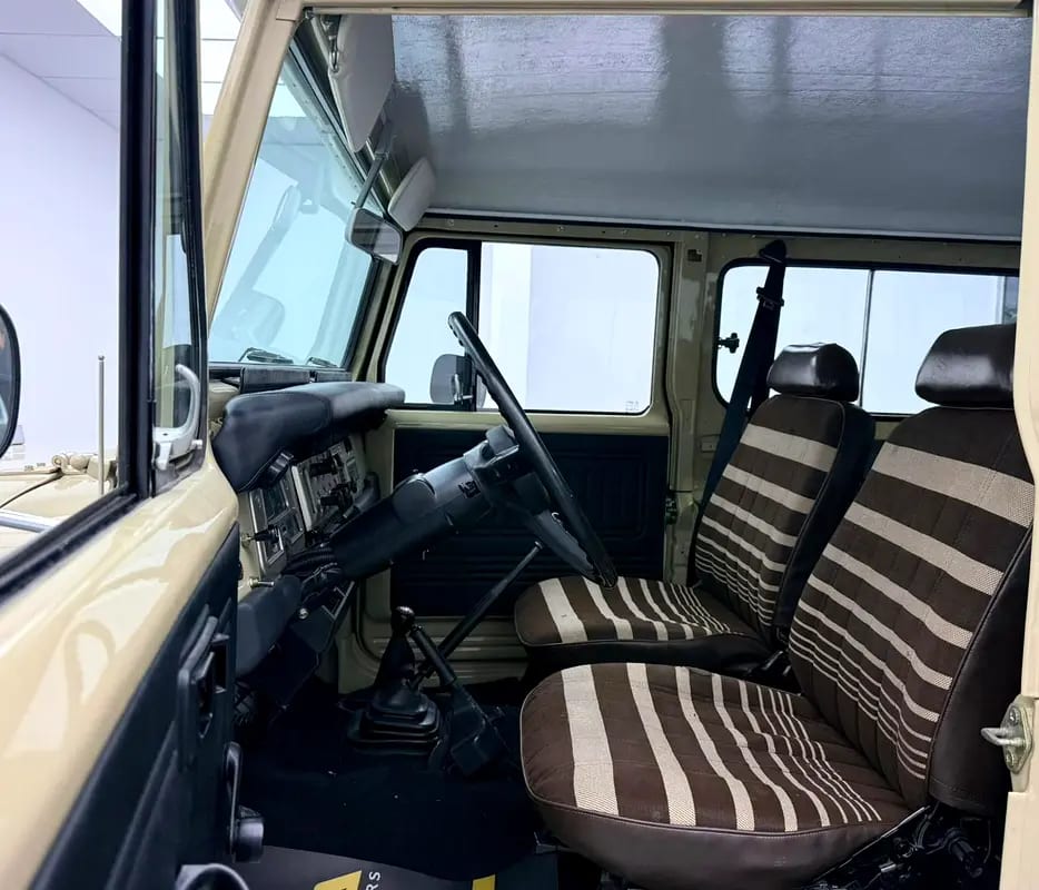 1984 Toyota Land Cruiser 2 Doors, Heating System, Sanyo Audio System, Excellent Condition - Thumbnail 9