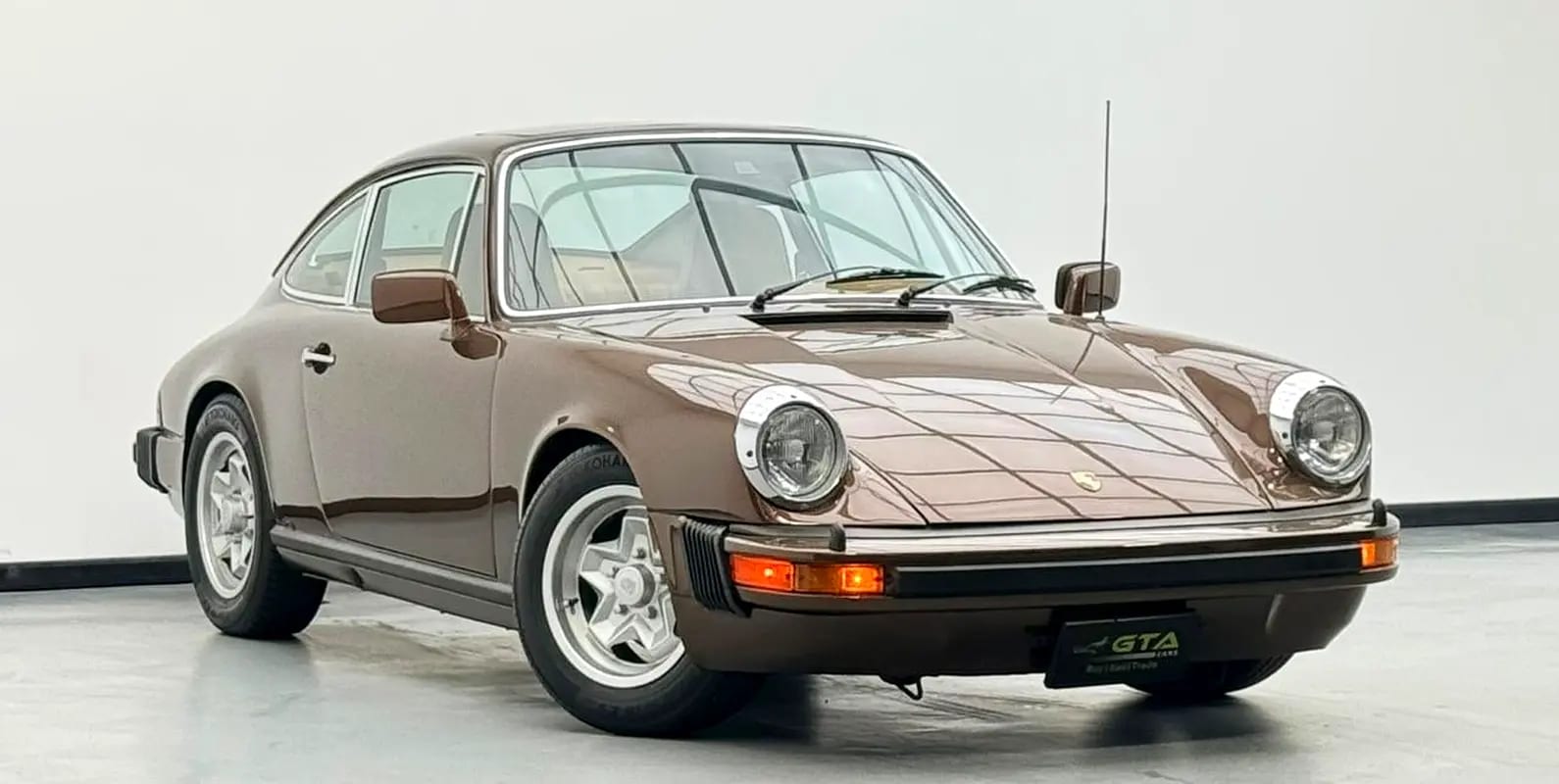 1976 Porsche Carrera S, Sunroof, Blaupunkt Audio System, Fully Restored, Canadian Specs - Thumbnail 3