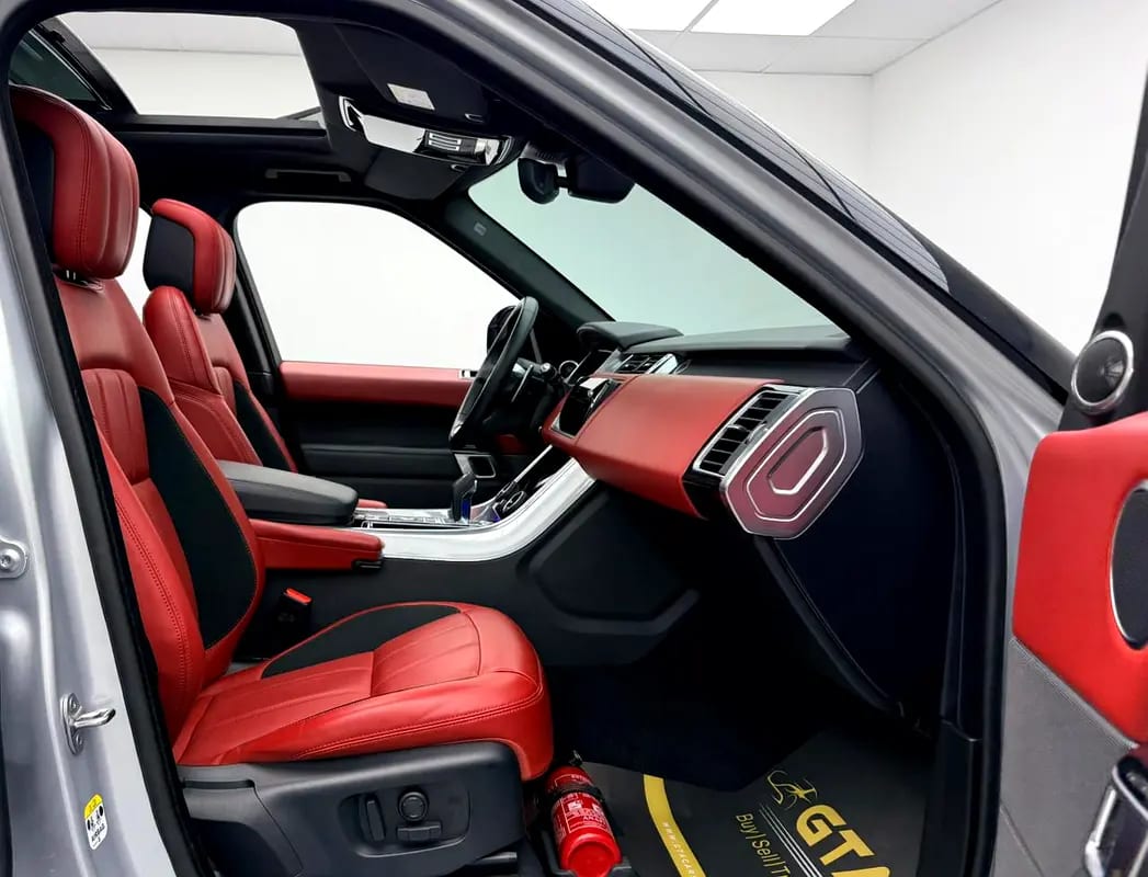 2020 Range Rover Sport HSE Dynamic V8, Warranty, Full Range Rover Service History, Very Low Km, GCC - Thumbnail 9