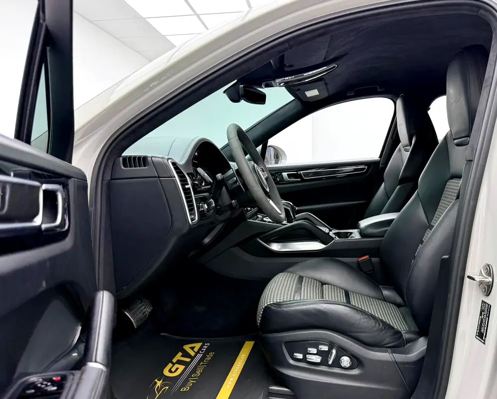 2020 Porsche Cayenne Coupe Turbo, 2026 Porsche Warranty, Full Porsche Service History, GCC - Thumbnail 8