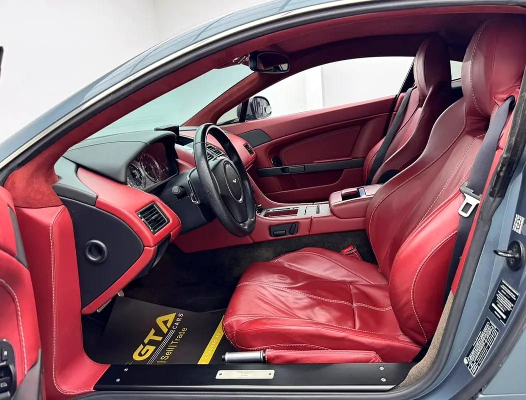 2015 Aston Martin Vantage V8, Service History, Fully Loaded, Excellent Condition, GCC - Thumbnail 8