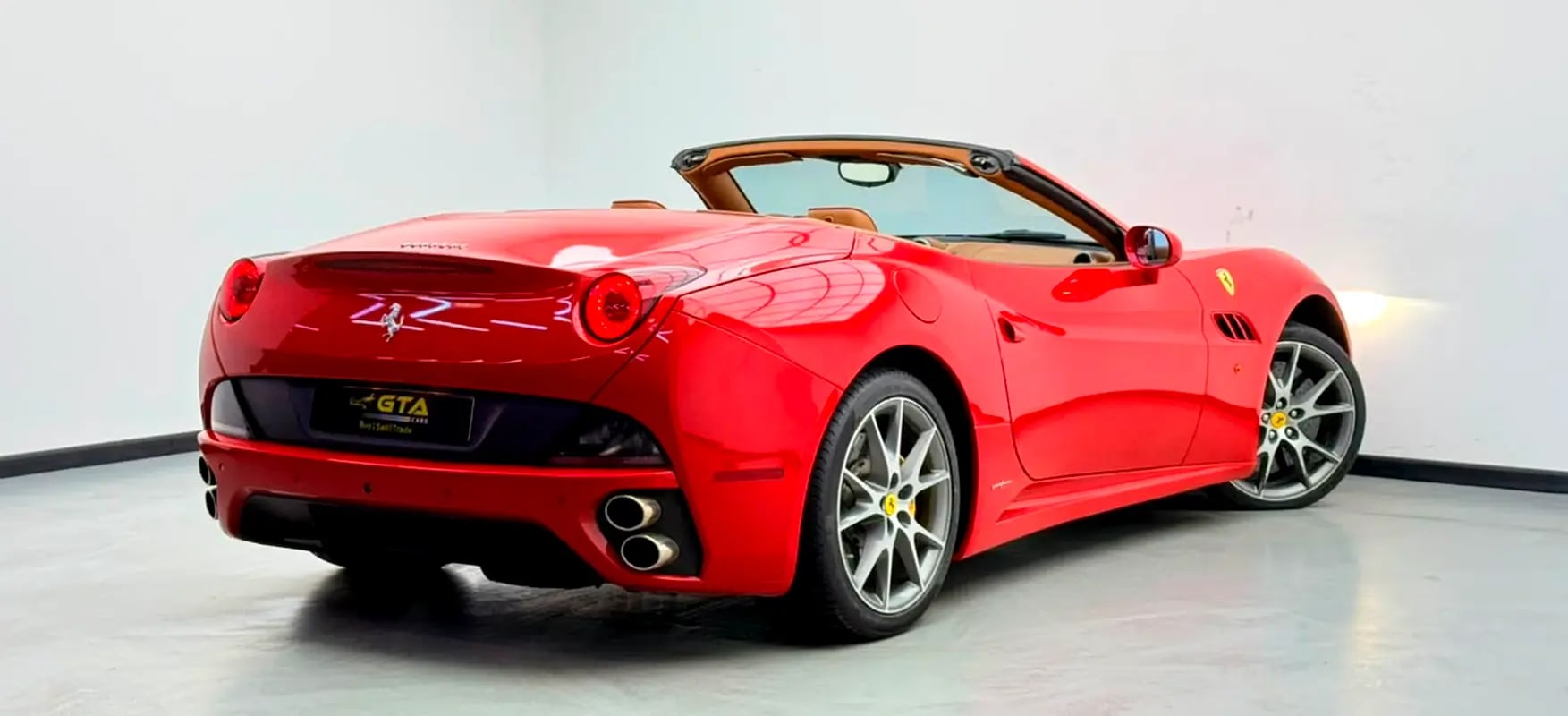 2013 Ferrari California Convertible, Service History, Carbon Fiber Interior, Fully Loaded, GCC - Thumbnail 4