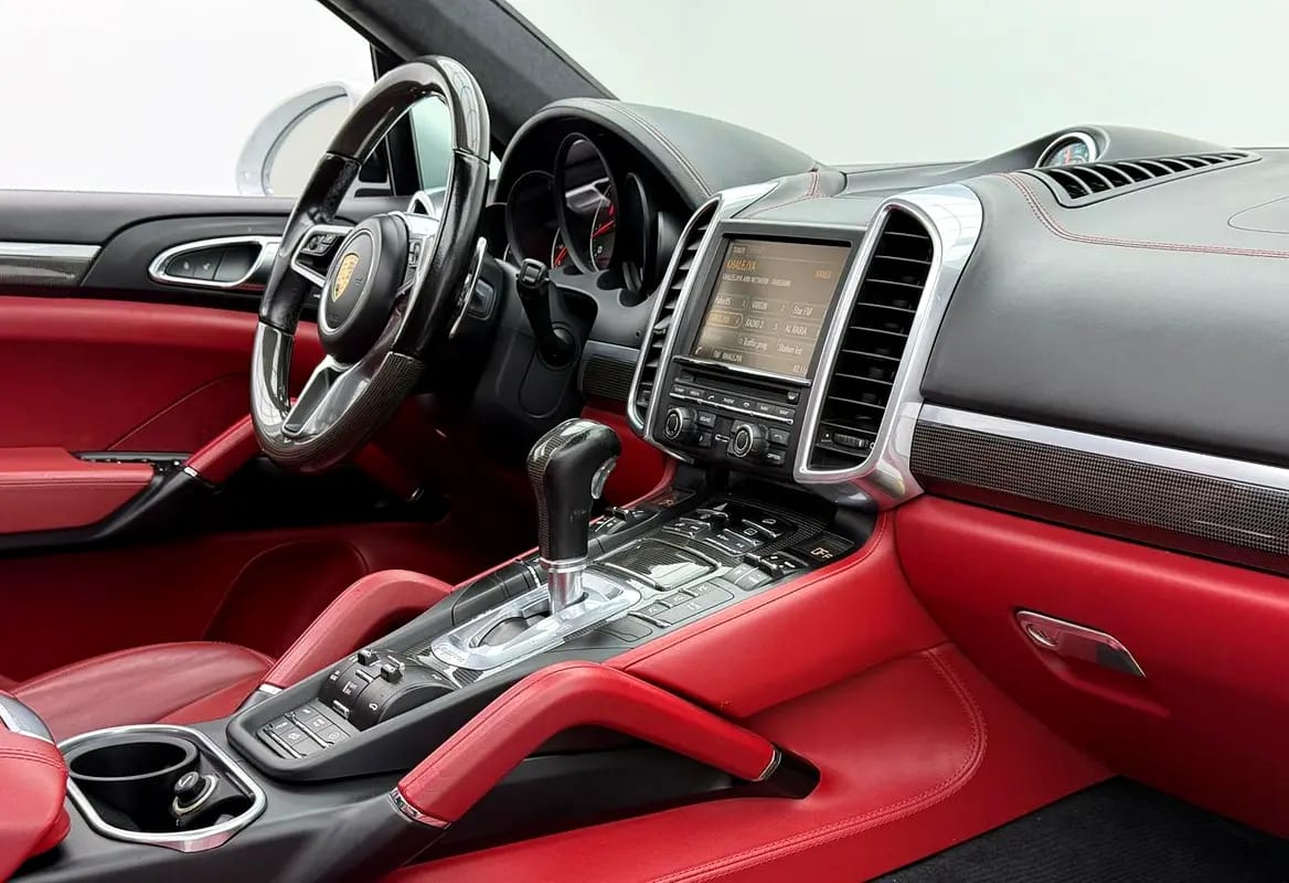 2016 Porsche Cayenne GTS, Carbon Fiber Interior, Fully Loaded, Excellent Condition, GCC - Thumbnail 7