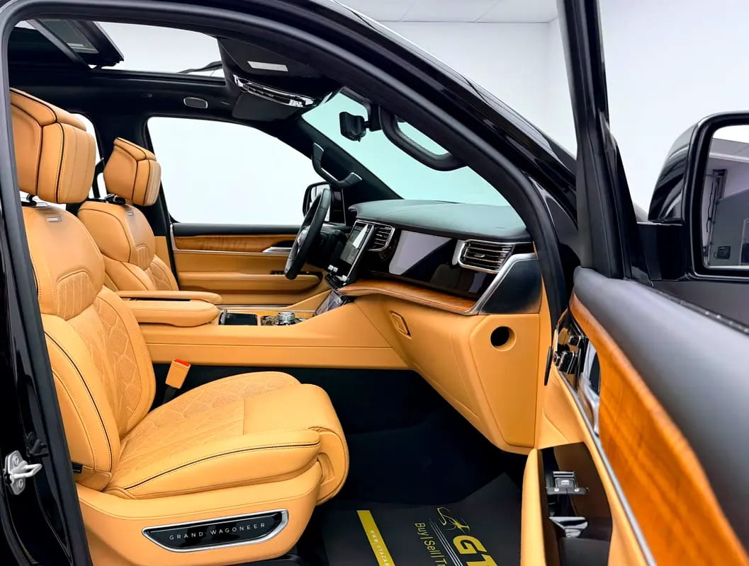 2023 Jeep Grand Wagoneer Series III, 2028 Jeep Warranty, Full Jeep Service History, 7 Seater, GCC - Thumbnail 9