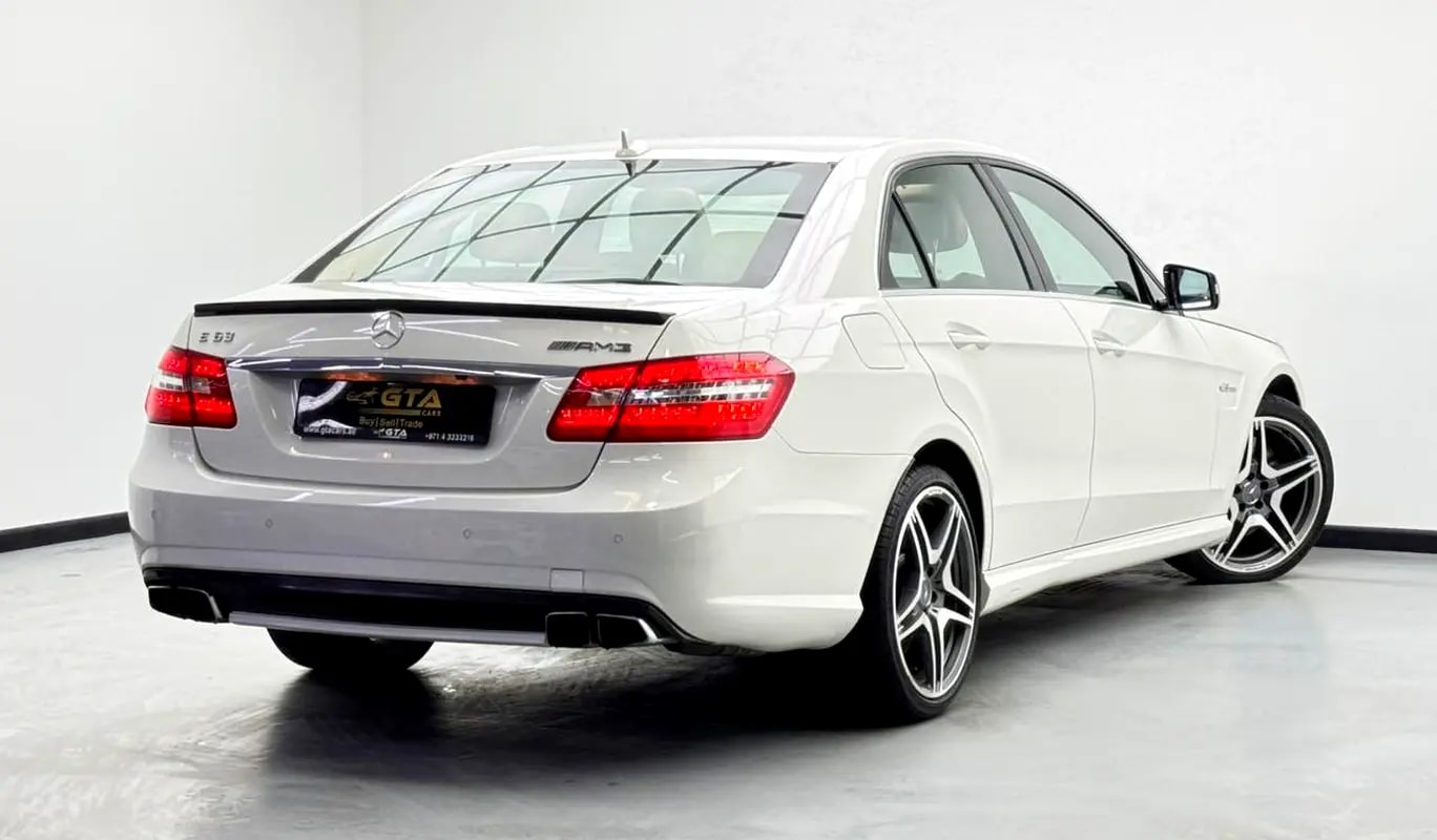 2011 Mercedes Benz E63 AMG, 3 Years Mercedes Service Pack, Full Mercedes Service History, GCC - Thumbnail 4