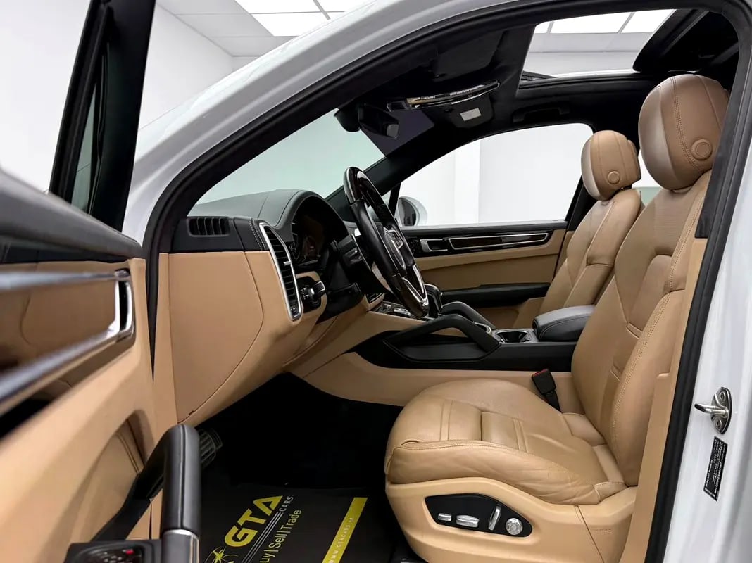 2018 Porsche Cayenne S, Full Porsche Service History, Sport Chrono Package, Excellent Condition, GCC - Thumbnail 8