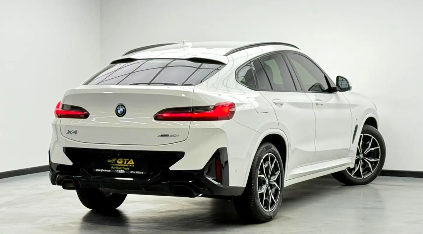 2022 BMW X4 xDrive30i M-Sport Pro, 2027 BMW Warranty + Service Pack, Very Low Km, Fully Loaded, GCC - Thumbnail 4