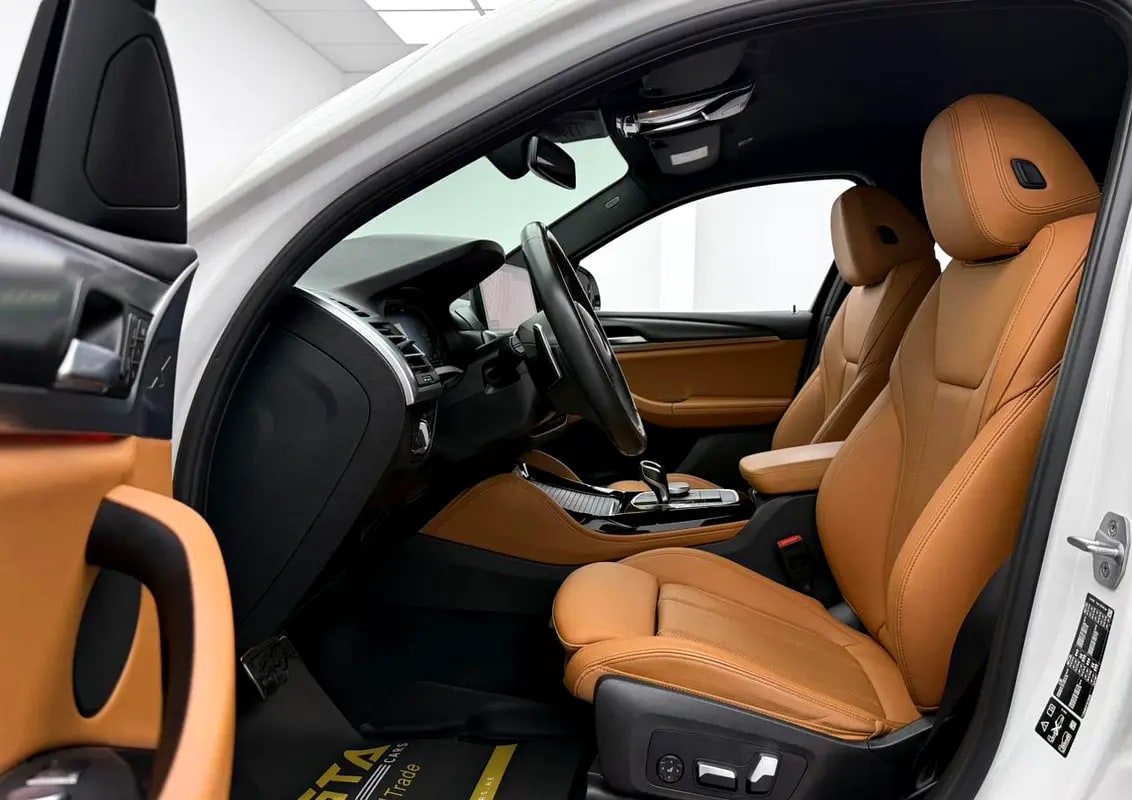 2022 BMW X4 xDrive30i M-Sport Pro, 2027 BMW Warranty + Service Pack, Very Low Km, Fully Loaded, GCC - Thumbnail 9