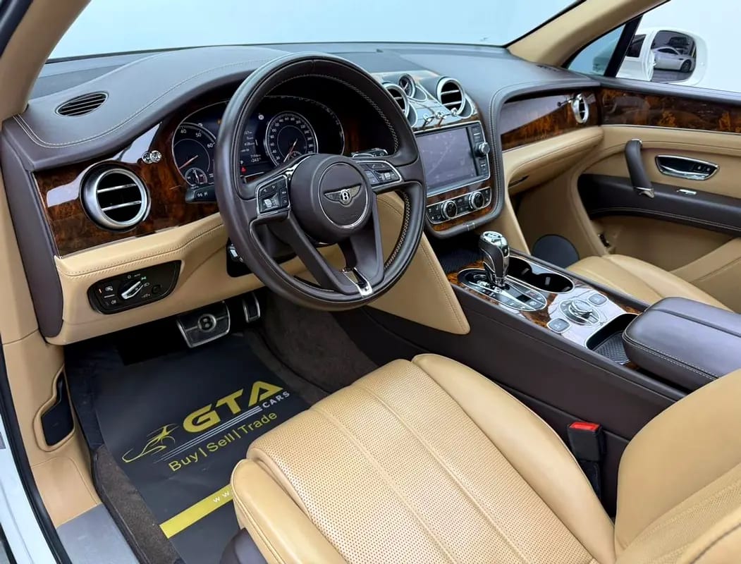 2018 Bentley Bentayga W12 Black Edition, Full Service History, Excellent Condition, GCC - Thumbnail 10