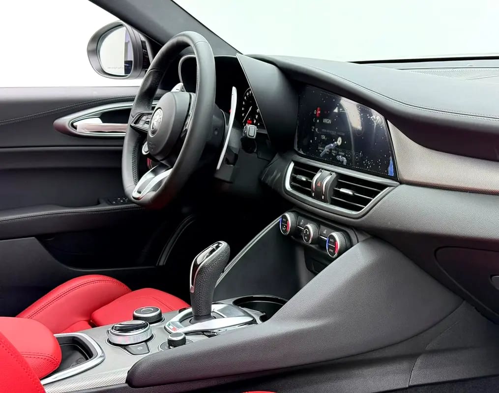 2025 Alfa Romeo Giulia Veloce Q2, 5 Years Alfa Warranty + Service Pack, Delivery Kms, GCC - Thumbnail 8