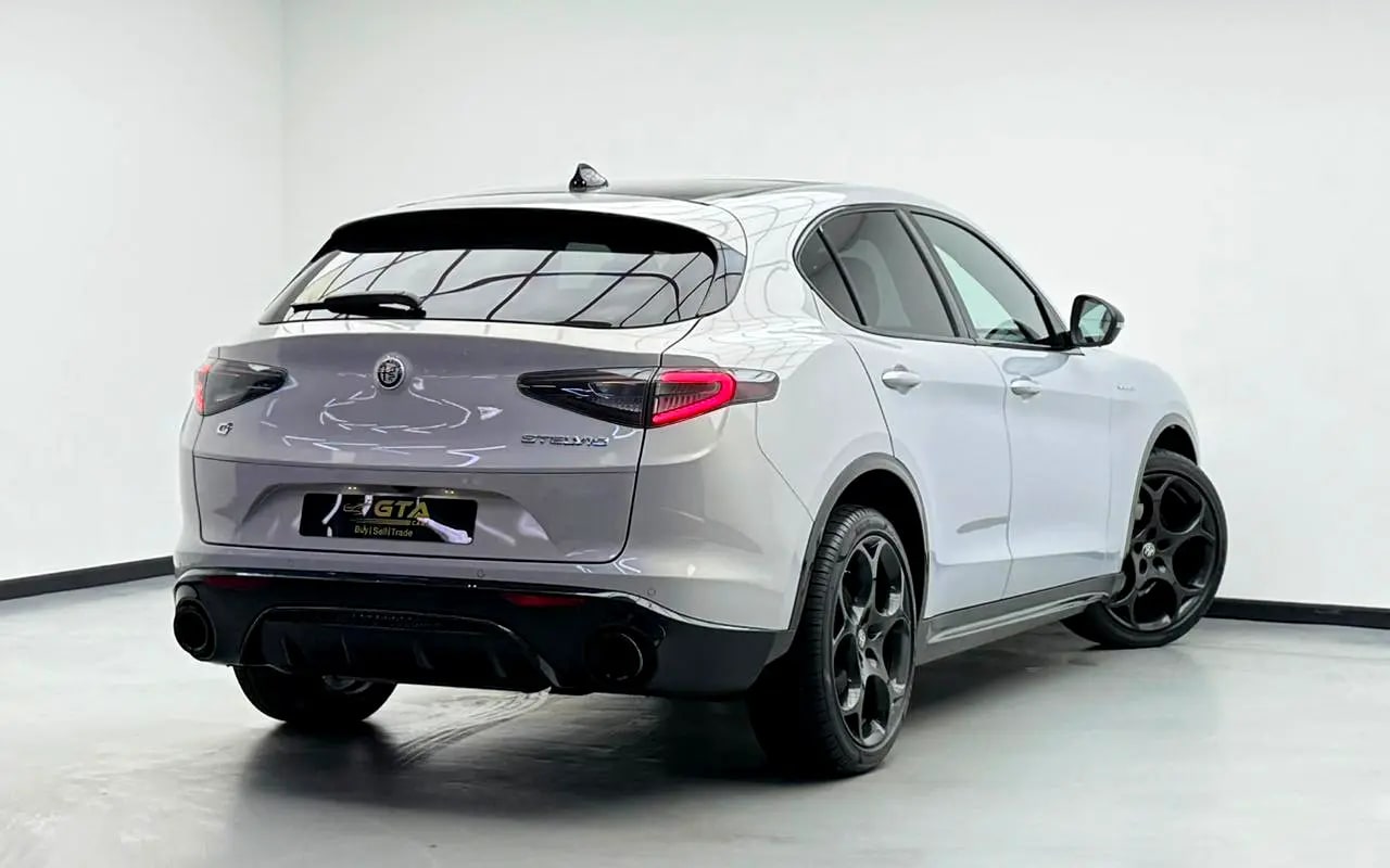 2025 Alfa Romeo Stelvio Q4 Veloce, 5 Years Warranty + Service Pack, Delivery Kms, Fully Loaded, GCC - Thumbnail 4