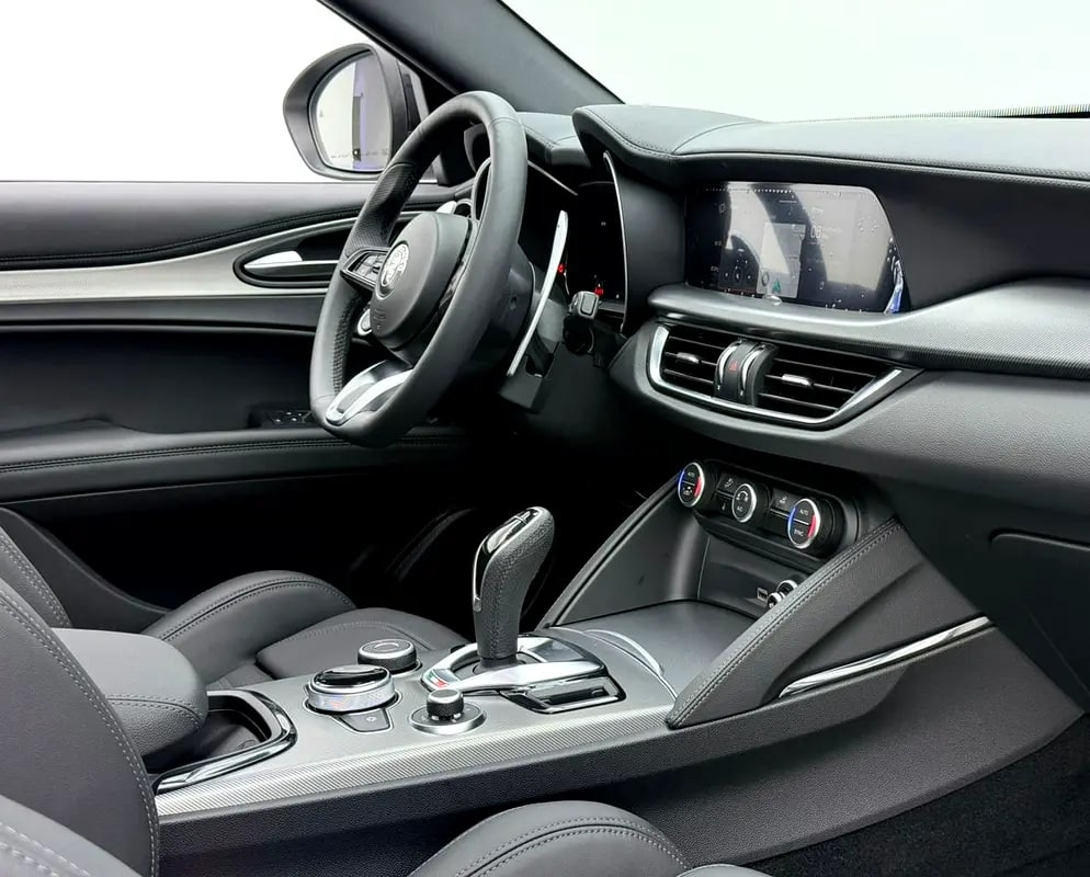 2025 Alfa Romeo Stelvio Q4 Veloce, 5 Years Warranty + Service Pack, Delivery Kms, Fully Loaded, GCC - Thumbnail 8