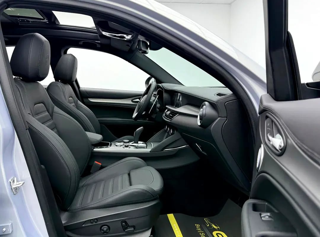 2025 Alfa Romeo Stelvio Q4 Veloce, 5 Years Warranty + Service Pack, Delivery Kms, Fully Loaded, GCC - Thumbnail 10