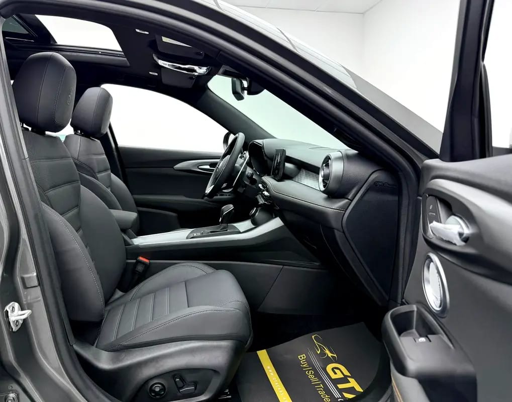 2025 Alfa Romeo Tonale Veloce, 5 Years Alfa Warranty + Service Pack, Delivery Kms, Fully Loaded, GCC - Thumbnail 10