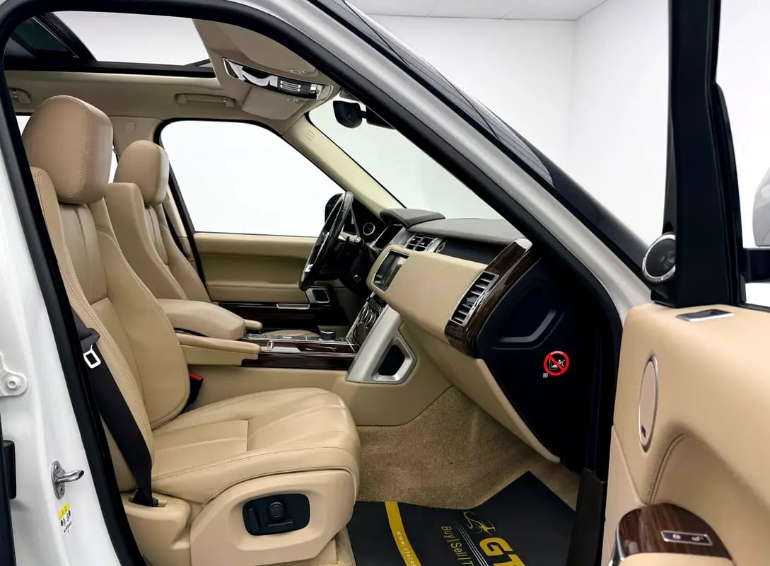2017 Range Rover Vogue HSE Supercharged, Warranty, Full RR Service History, Fully Loaded, GCC - Thumbnail 9