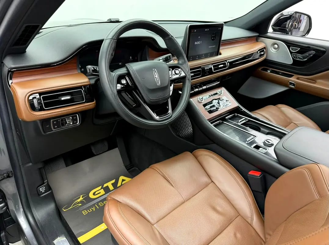 2023 Lincoln Aviator Reserve, 2028 Lincoln Warranty + Service Pack, 7 Seater, Fully Loaded, GCC - Thumbnail 10