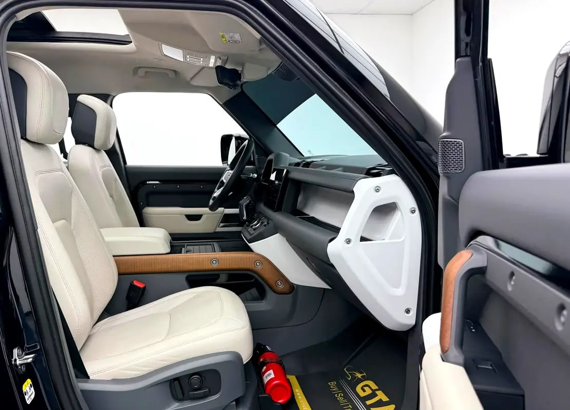 2024 Land Rover Defender 110 HSE P400, 2028 LR Warranty, 2029 LR Service Pack, Fully Loaded, GCC - Thumbnail 9