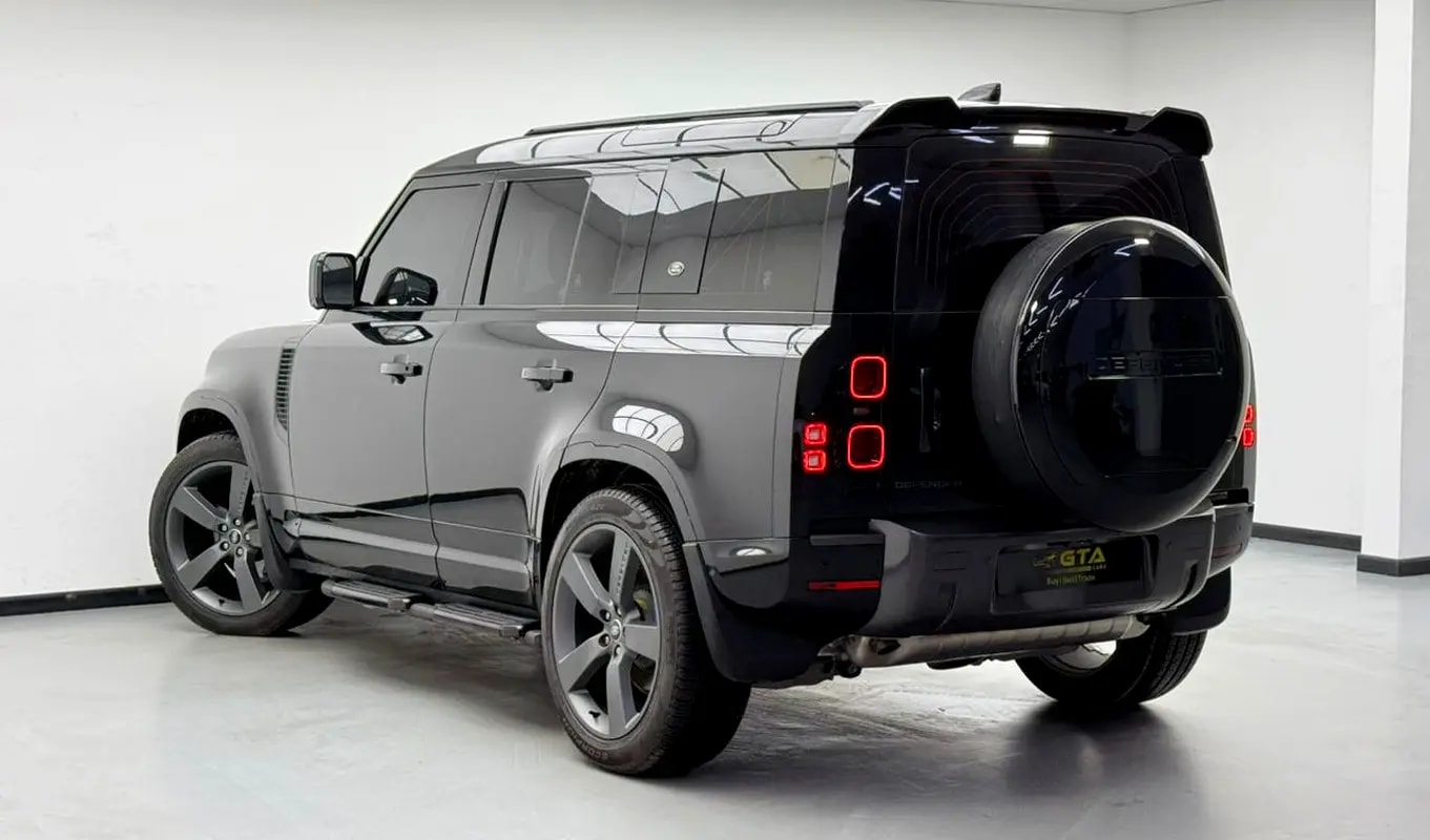 2024 Land Rover Defender 110 HSE P400, 2029 LR Warranty + Service Pack, Low Km, Fully Loaded, GCC - Thumbnail 6