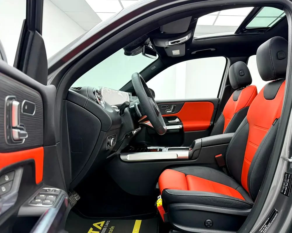 2024 Mercedes Benz GLB200 AMG Premium, 2029 MB Warranty + Service Pack, Very Low Km, 7 Seater, GCC - Thumbnail 8