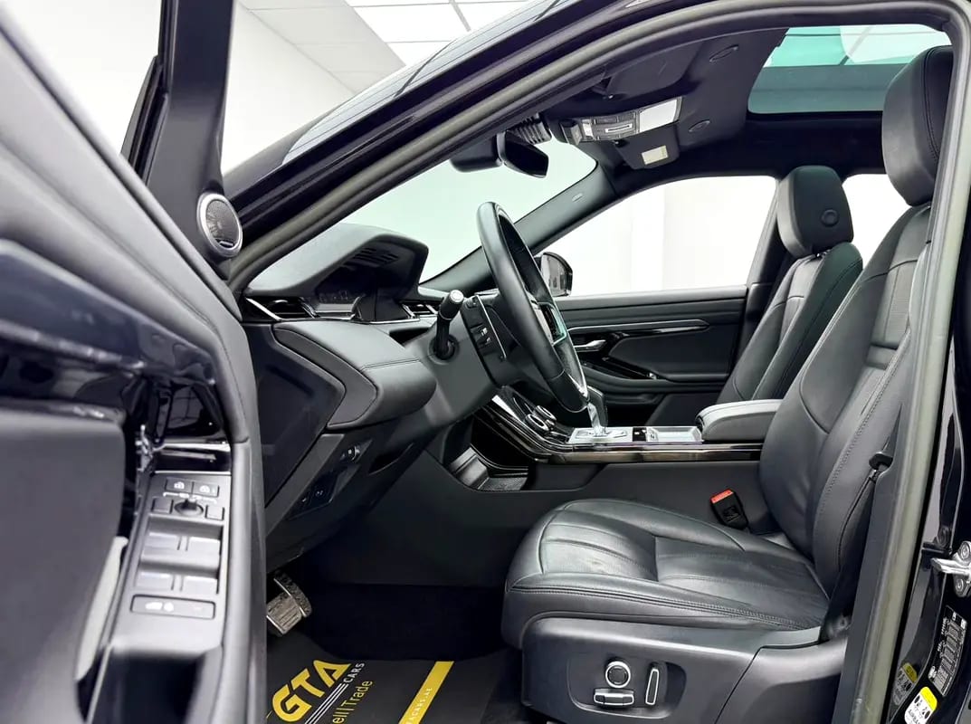 2023 Range Rover Evoque Dynamic SE, 2027 RR Warranty + Service Pack, Full RR Service History, GCC - Thumbnail 8