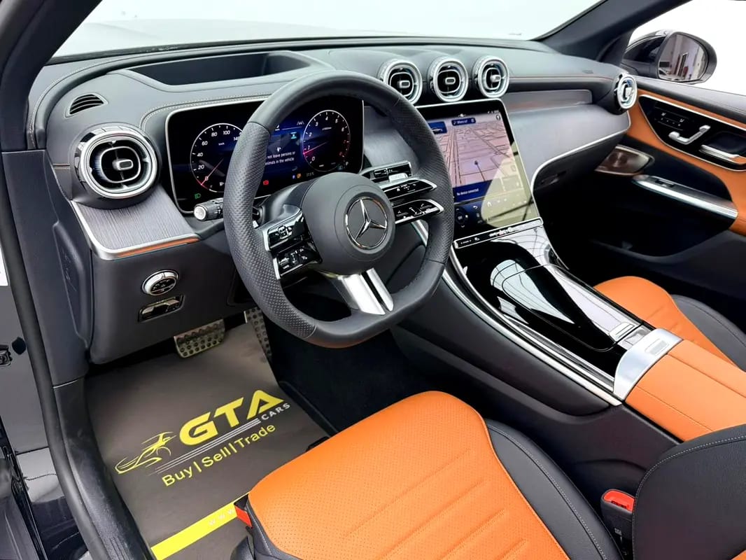 2025 Mercedes Benz GLC200 Premium Plus, 5 Years MB Warranty, Very Low Km, Fully Loaded, GCC - Thumbnail 10
