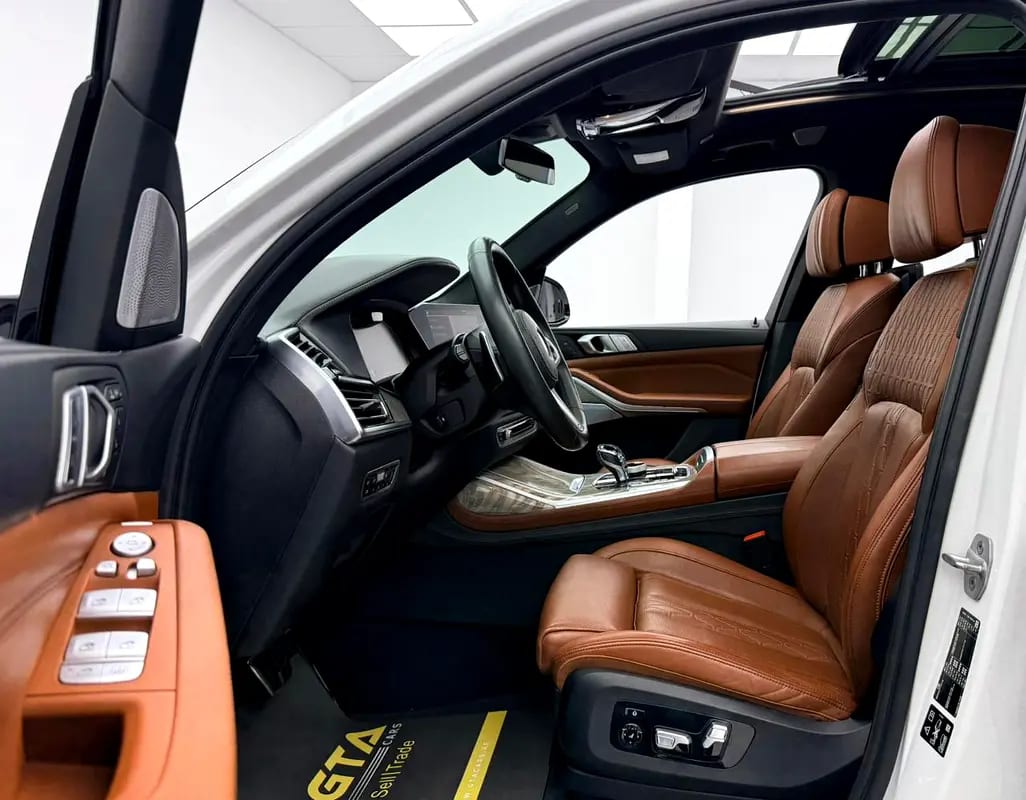 2019 BMW X7 xDrive50i M-Sport, 2027 BMW Service Pack, Full BMW Service History, Fully Loaded, GCC - Thumbnail 8