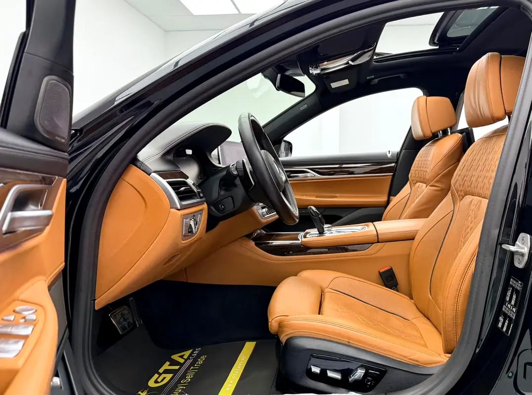 2021 BMW 730Li M-Sport, Warranty, Full BMW Service History, Fully Loaded, Excellent Condition, GCC - Thumbnail 8