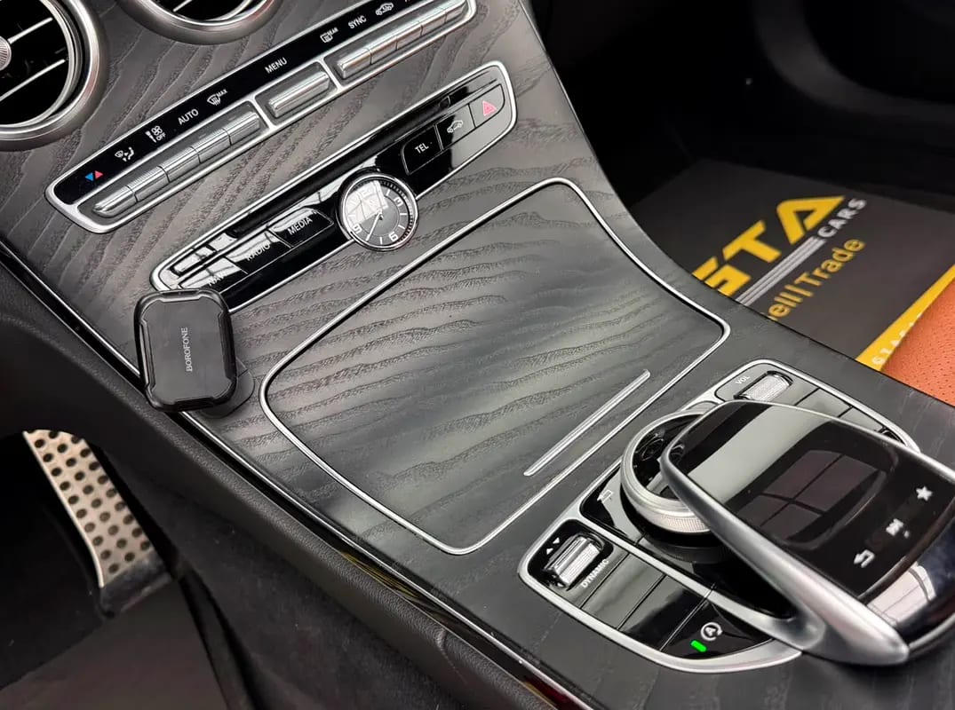 2017 Mercedes-Benz C300 Coupe, Mercedes Service History, Excellent Condition, GCC - Thumbnail 9