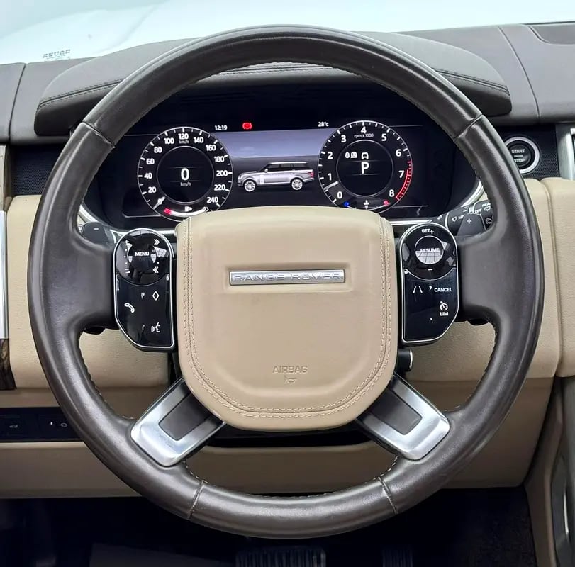 2019 Range Rover Vogue HSE, 1 Year Warranty, Full Service History, Excellent Condition, GCC - Thumbnail 9